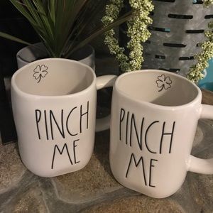 Rae Dunn mug set